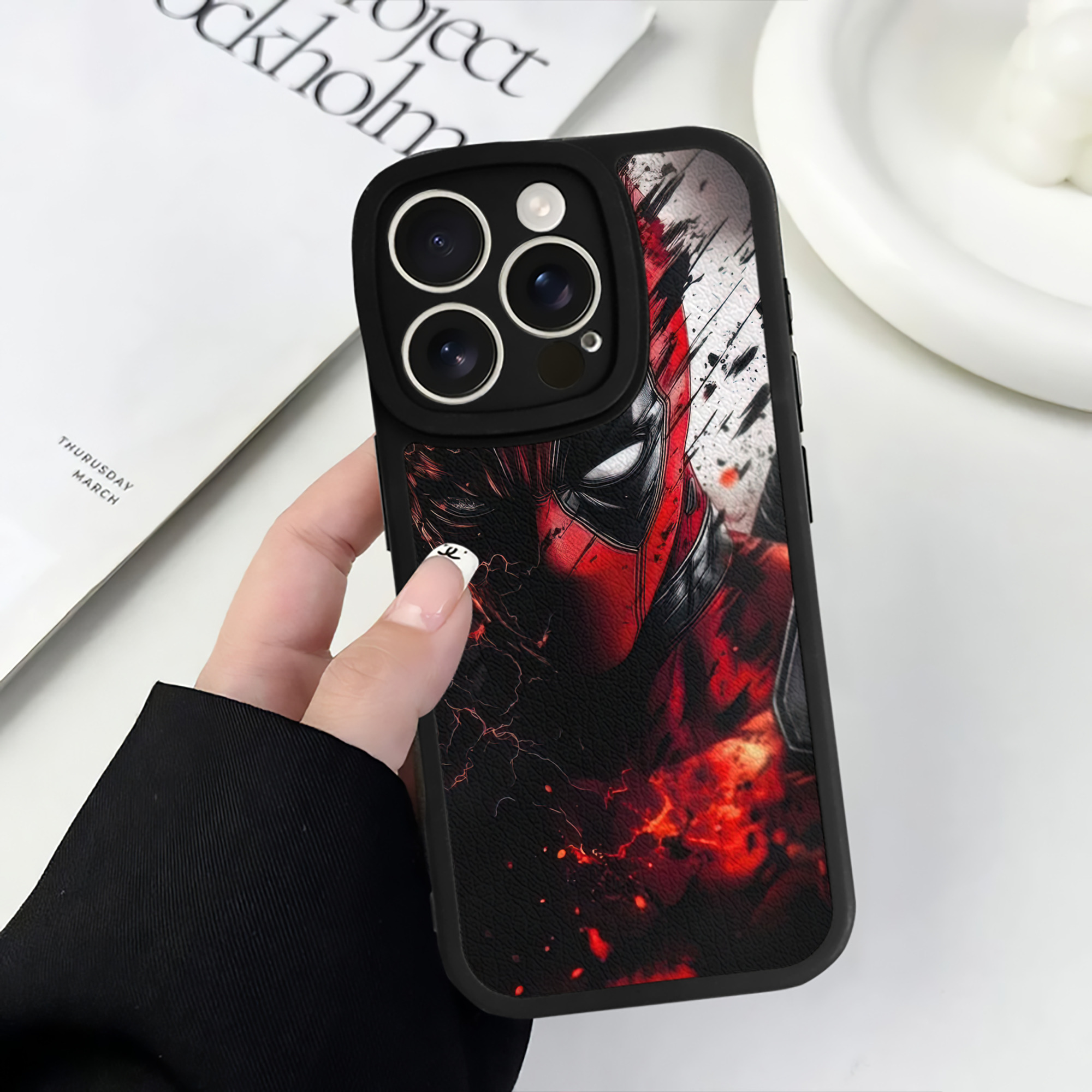 （画像用） Deadpool デッドプール 【iPhone 16シリーズ対応】シリコンスマホケース（レザー調） 材質：シリコン